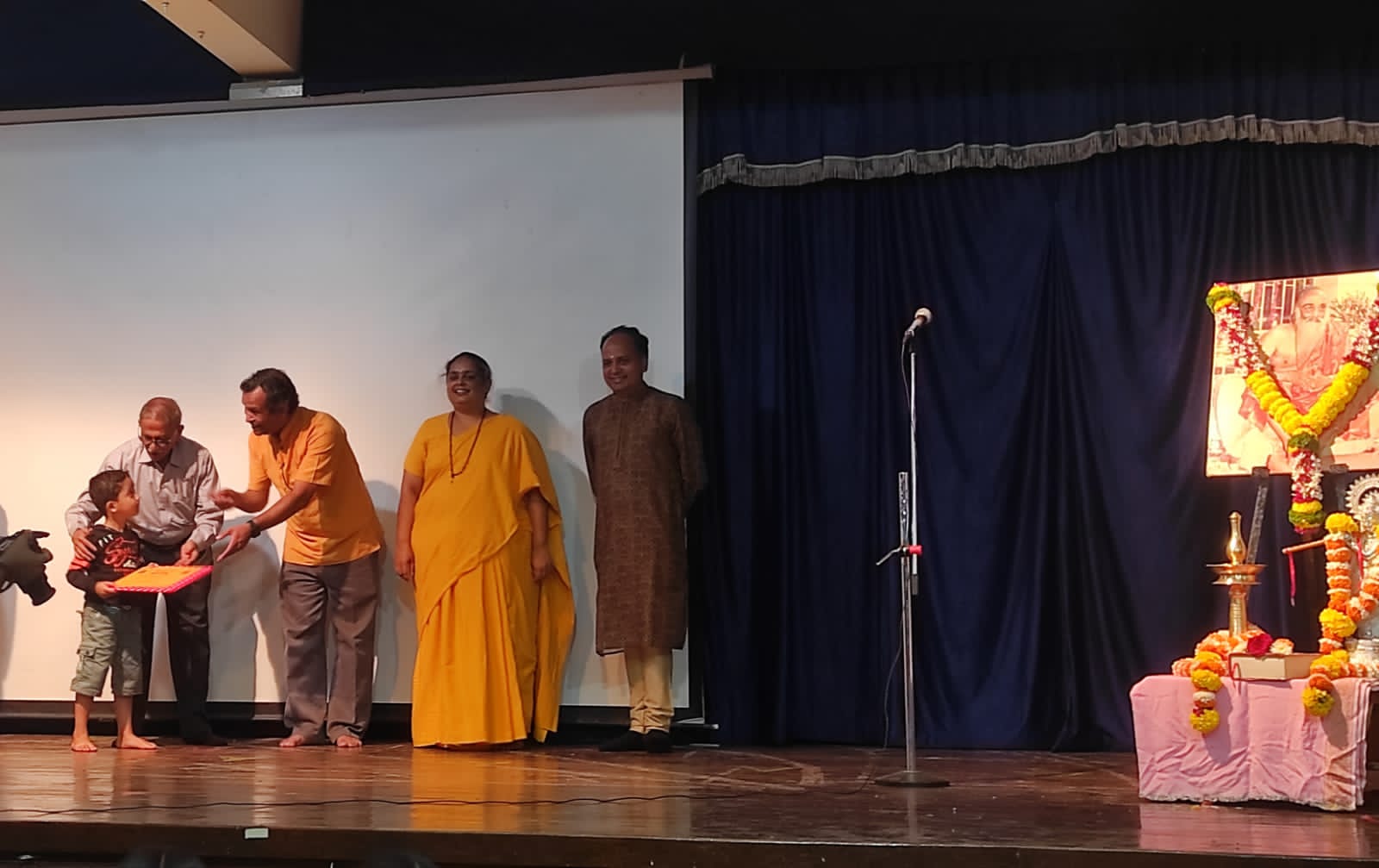 Chinmaya Mission Geeta Chanting Competition, S.B.Patil School
